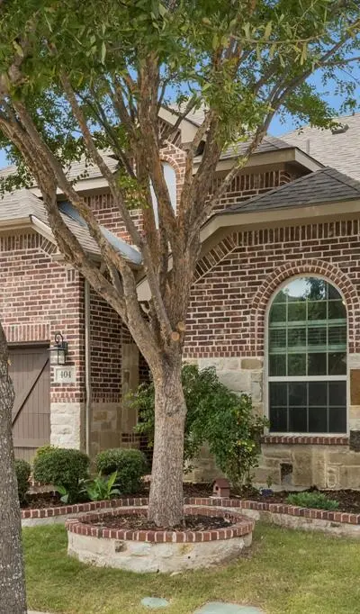 404 Warwick Boulevard, Lewisville TX 75056 - Photo 2