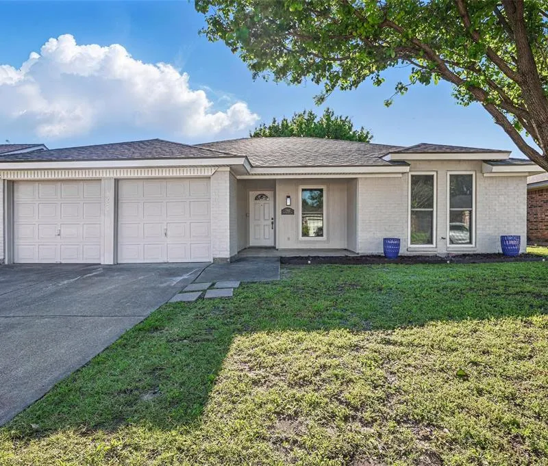 7932 Berrybrook Drive, Watauga TX 76148