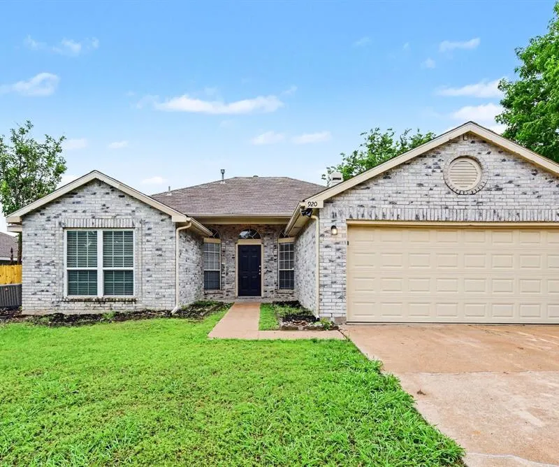 920 Felicia Lane, Arlington TX 76017