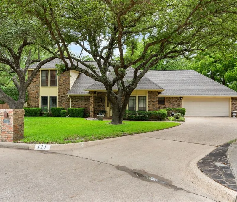 121 Nicklaus Nook, Lancaster TX 75146