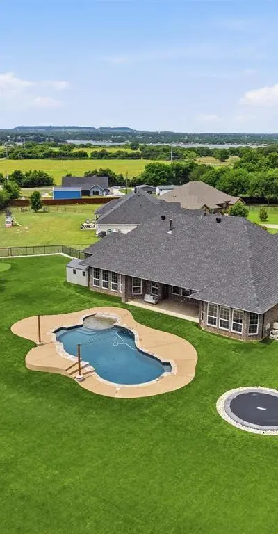3913 Homestead Court, Granbury TX 76049 - Photo 2