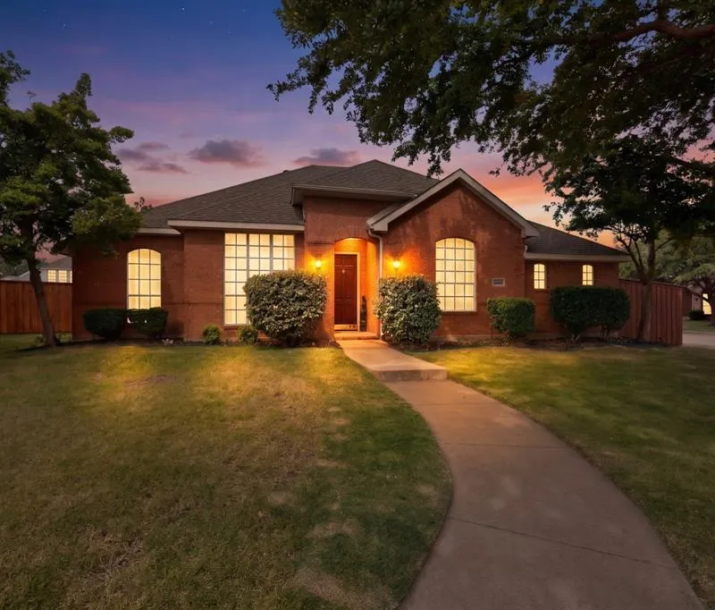 8406 Lexington Court, Rowlett TX 75089