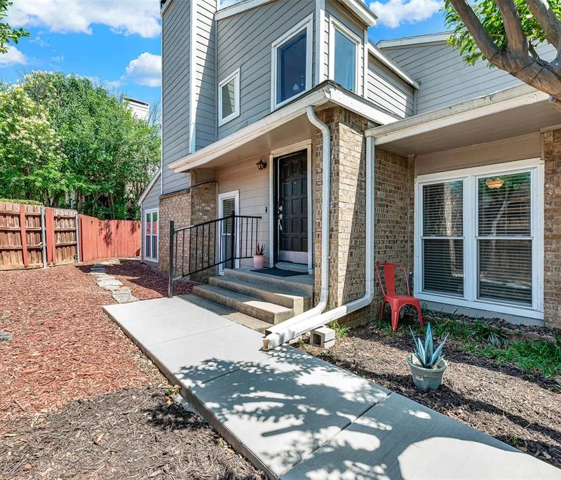 2724 Meadowstone Court, Carrollton TX 75006