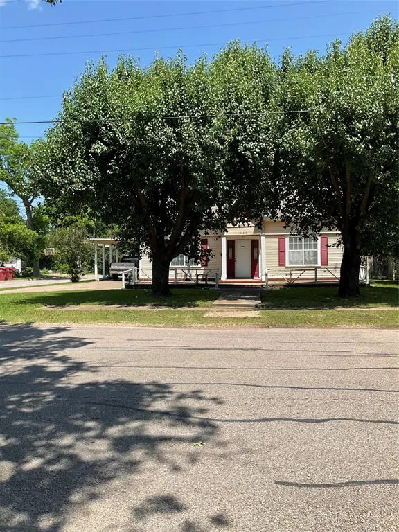 1020 Park Avenue, Bonham TX 75418