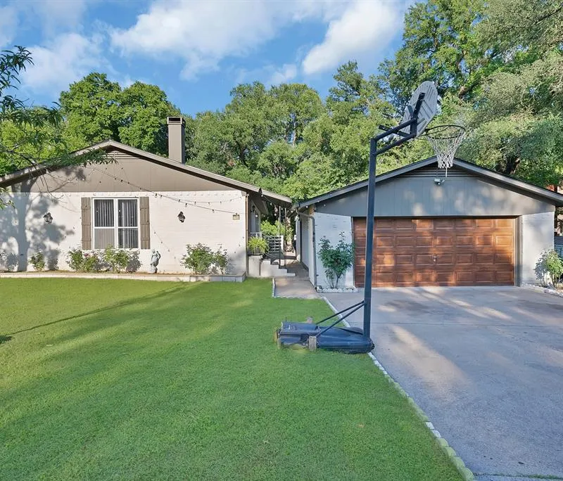1124 Tyra Lane, Fort Worth TX 76114