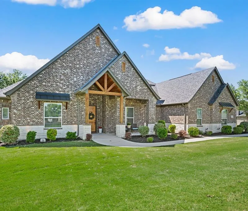 200 Clayton Xing, Springtown TX 76082