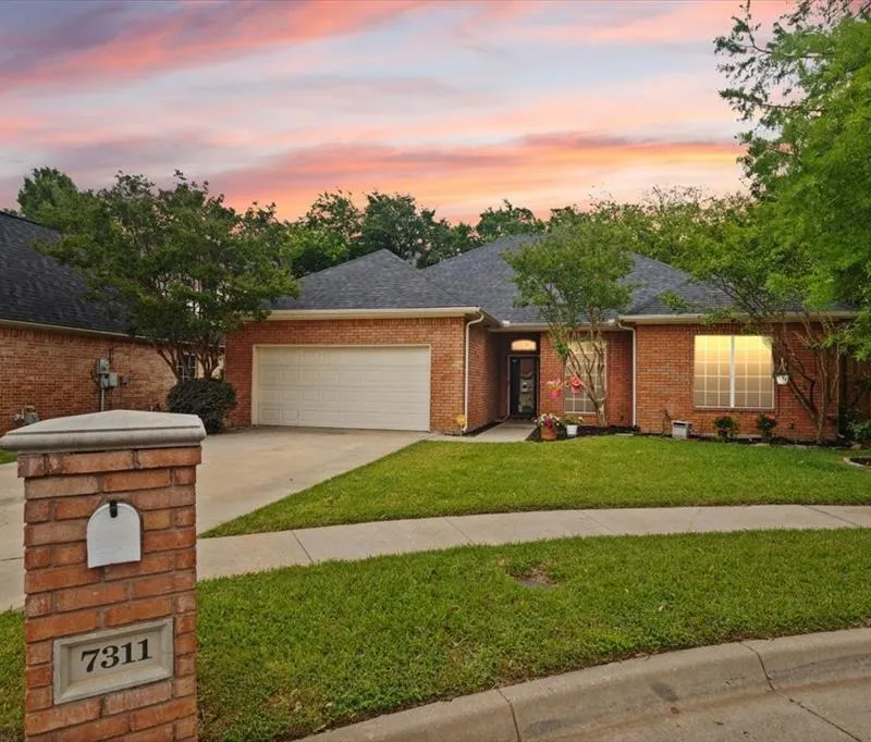 7311 Heritage Oaks Drive, Arlington TX 76001
