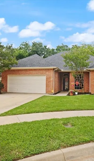7311 Heritage Oaks Drive, Arlington TX 76001 - Photo 3