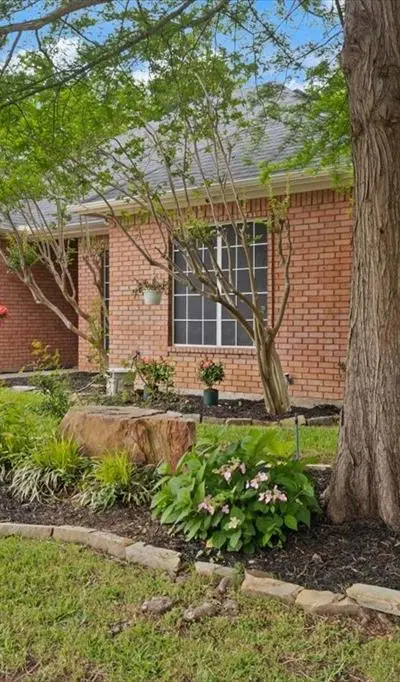7311 Heritage Oaks Drive, Arlington TX 76001 - Photo 4