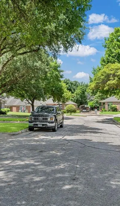 2015 N Saint Andrews Court, Arlington TX 76011 - Photo 4