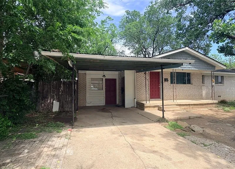 4200 Arrowwood Drive, Fort Worth TX 76115