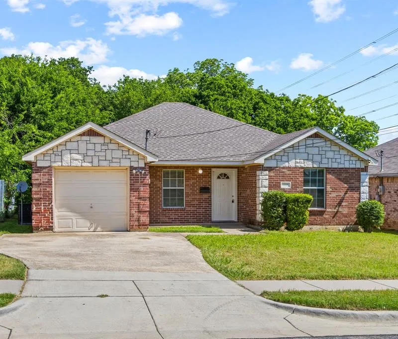 2206 Spikes Street, Grand Prairie TX 75051