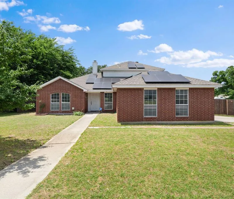 633 Madeline Court, Azle TX 76020