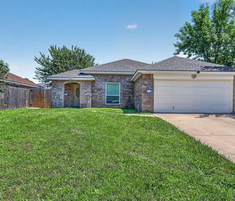 6021 Hartman Road, Forest Hill TX 76119