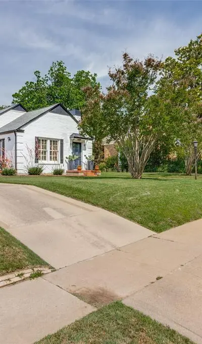2316 Tremont Avenue, Fort Worth TX 76107 - Photo 2