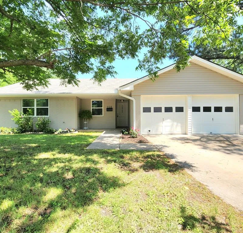908 DOVER Circle, Gainesville TX 76240