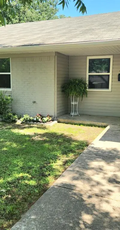 908 DOVER Circle, Gainesville TX 76240 - Photo 2