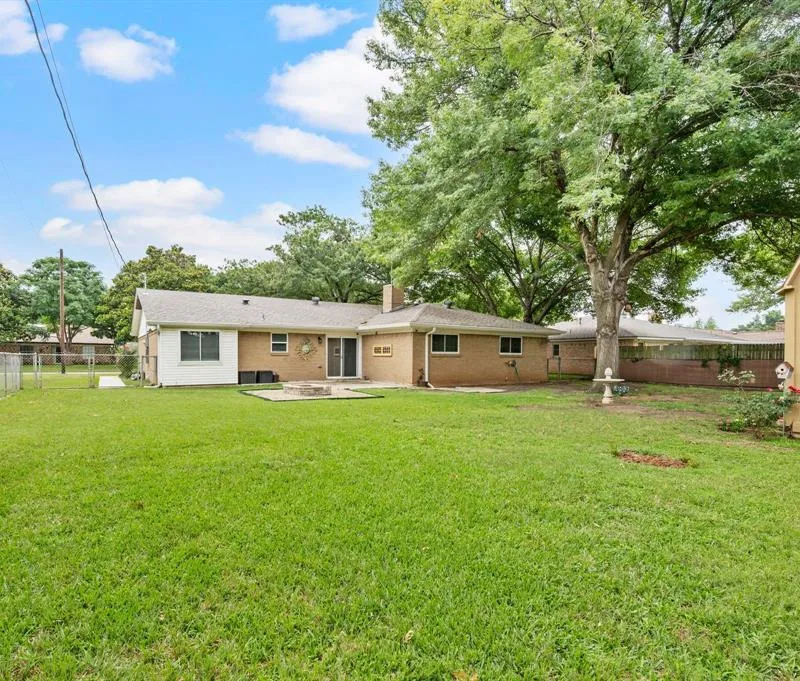 217 Glenn Drive, Hurst TX 76053