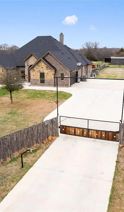 294 County Road 3386, Paradise TX 76073