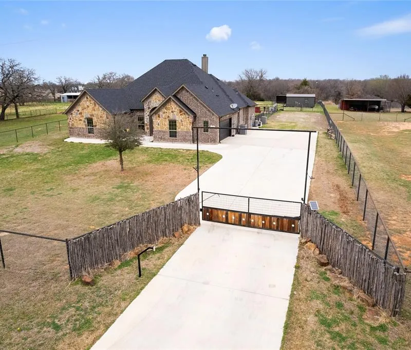 294 County Road 3386, Paradise TX 76073