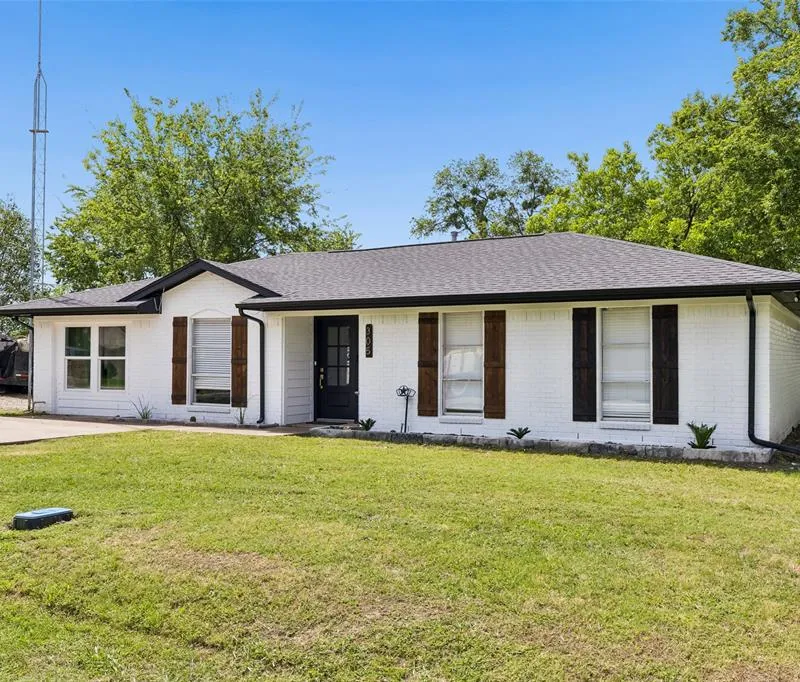 305 E Laura Avenue, Quinlan TX 75474