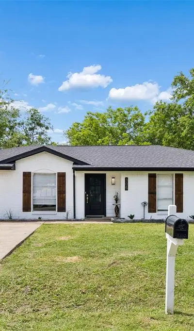 305 E Laura Avenue, Quinlan TX 75474 - Photo 2