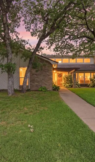 5800 Thoreau Lane, Arlington TX 76016 - Photo 2