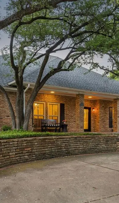 9631 Hilldale Drive, Dallas TX 75231 - Photo 2