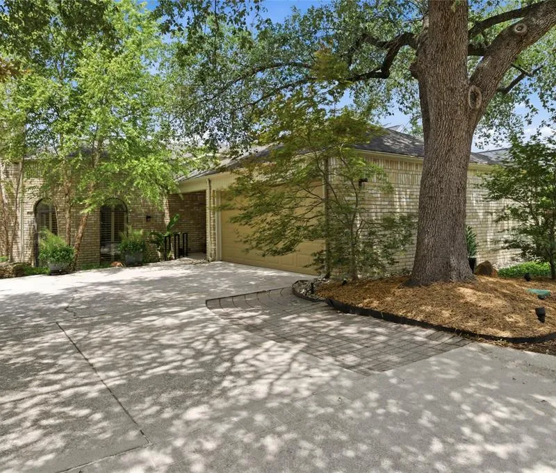 16132 Chalfont Circle, Dallas TX 75248