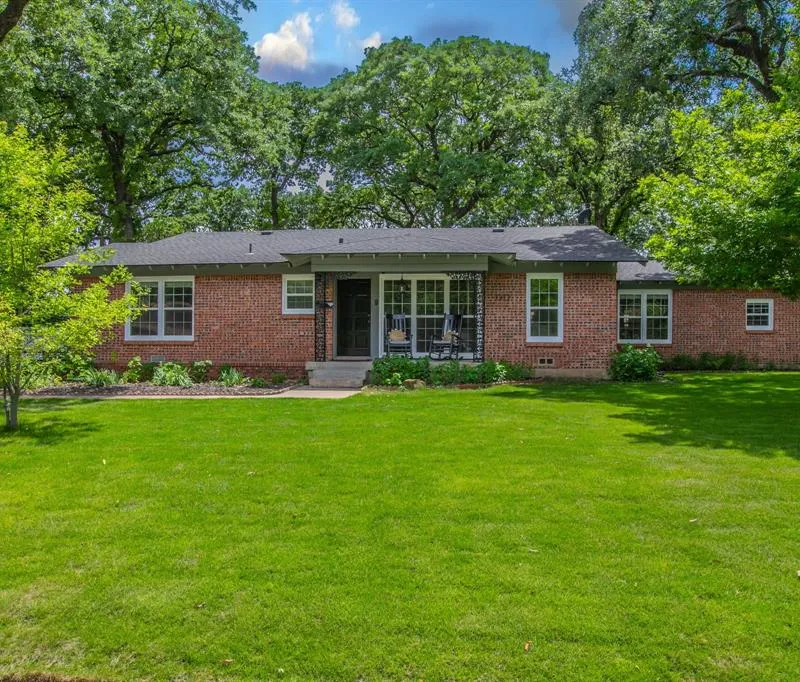 1312 W Lavender Lane, Arlington TX 76013