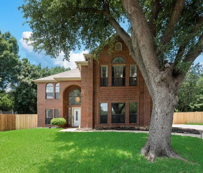 2422 Black Spruce Court, Arlington TX 76001