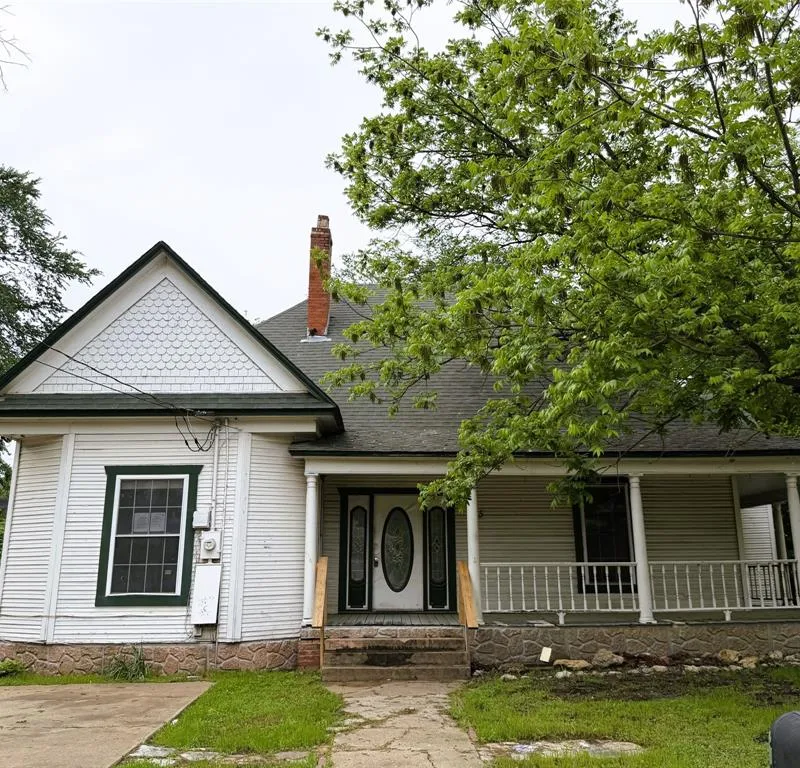 215 Heath Street, Cleburne TX 76031