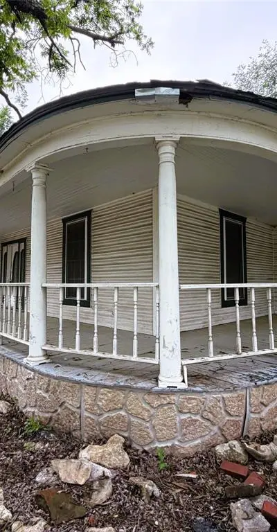 215 Heath Street, Cleburne TX 76031 - Photo 3