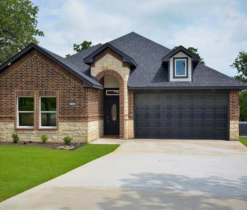 502 Palmetto Court, Runaway Bay TX 76426