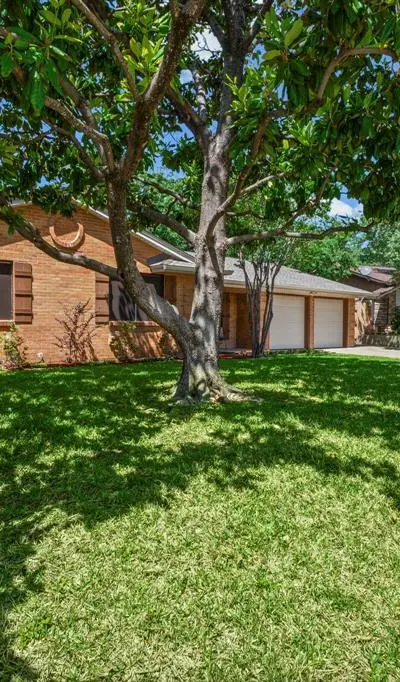 28 Coffee Tavern Road, Bedford TX 76022 - Photo 2