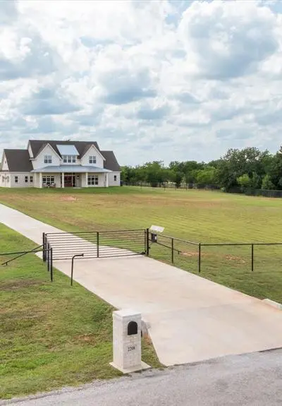 2208 Summerlin Court, Granbury TX 76048 - Photo 2