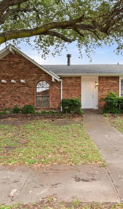 7247 Long Canyon Trail, Dallas TX 75249 - Photo 2