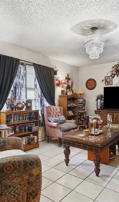 606 E Barton Street, Granbury TX 76048 - Photo 3