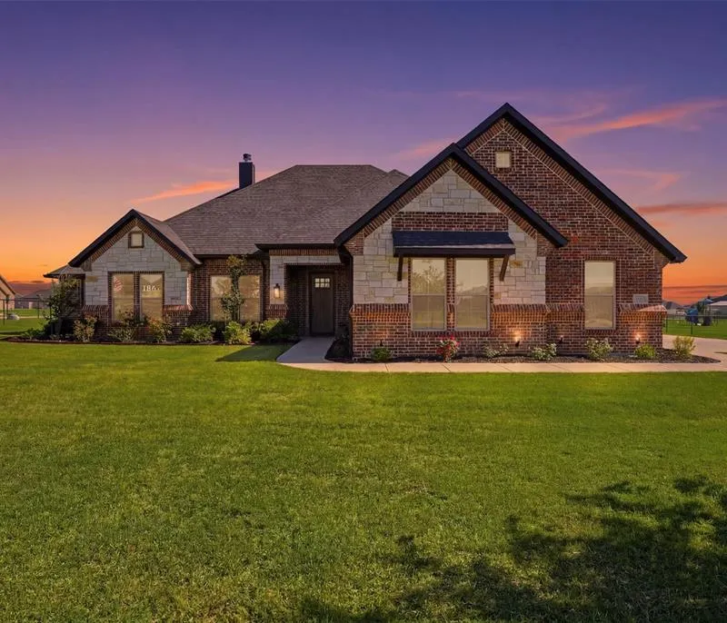 401 Venadito Drive, Godley TX 76044
