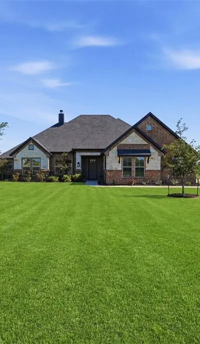 401 Venadito Drive, Godley TX 76044 - Photo 2