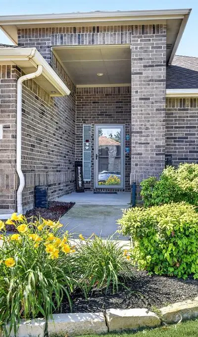 9605 Rosewood Drive, Denton TX 76207 - Photo 3