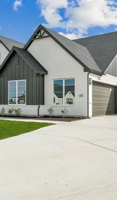 12532 Bella Crossing Drive, Fort Worth TX 76126 - Photo 2