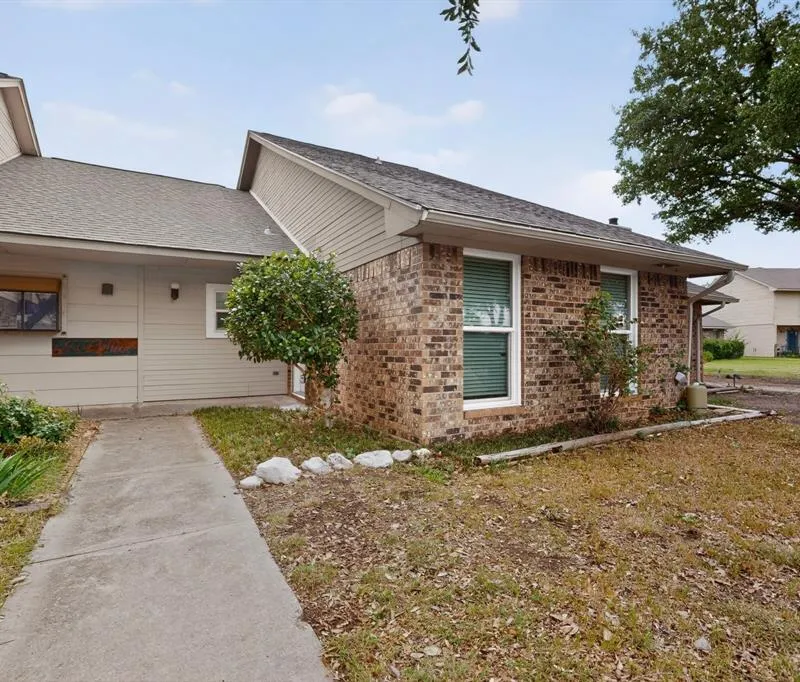 23 Gittiban Place, Pantego TX 76013