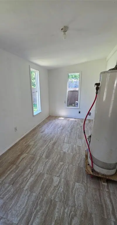 524 W Broadus Avenue, Fort Worth TX 76115 - Photo 2