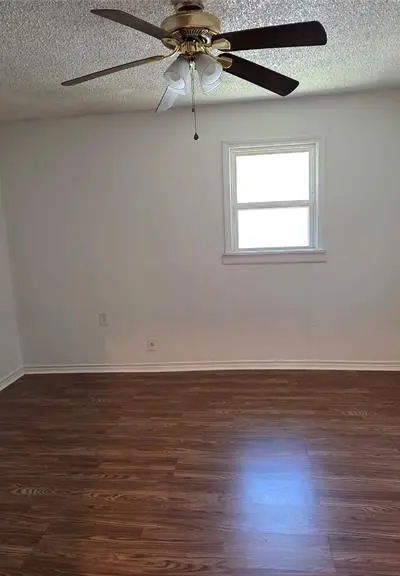 524 W Broadus Avenue, Fort Worth TX 76115 - Photo 3