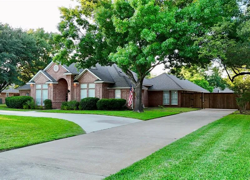 3105 Sunset Lane, Dalworthington Gardens TX 76016