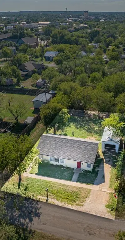 304 N Geneva Street, Breckenridge TX 76424