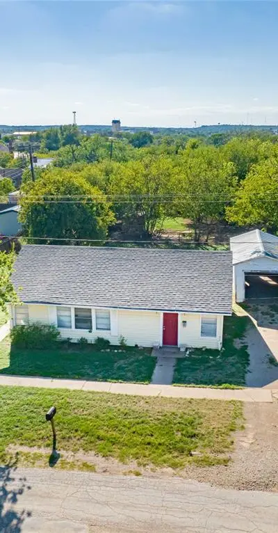304 N Geneva Street, Breckenridge TX 76424 - Photo 2