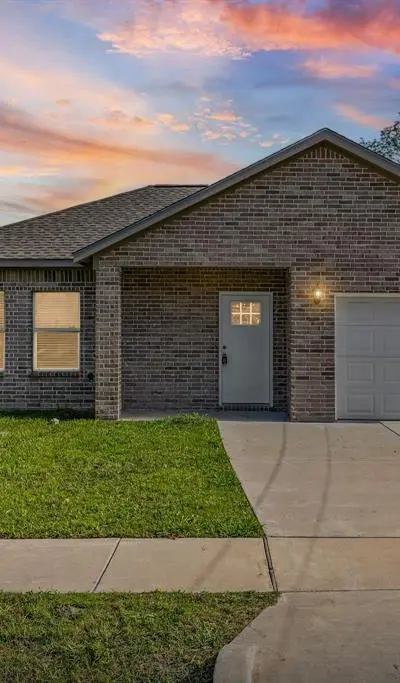 4210 Park Street, Greenville TX 75401 - Photo 2