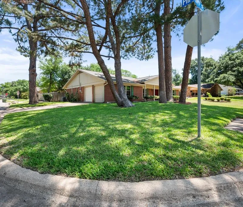 815 Vail Drive, Arlington TX 76012